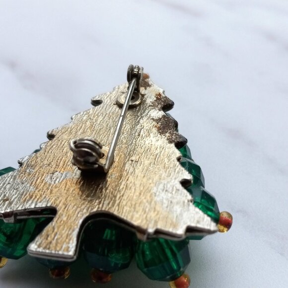 Christmas Tree Brooch Faceted Green Beads w Red Toppers 1960s - Picture 7 of 11